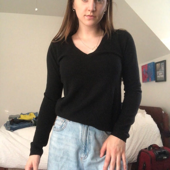 Cozy black long sleeve - Picture 1 of 2